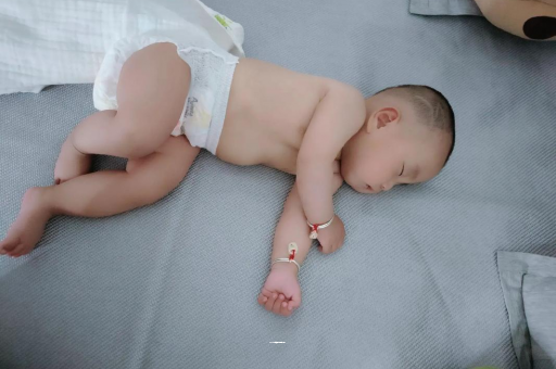 常宁3个月宝宝怎么抱